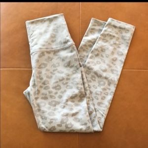 Beyond Yoga Leopard Jacquard Leggings